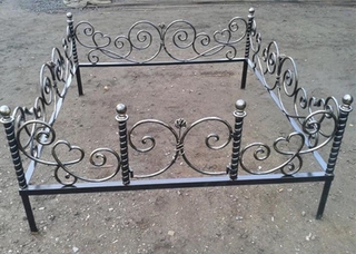 Вінок зі штучних квітів - Фото 11